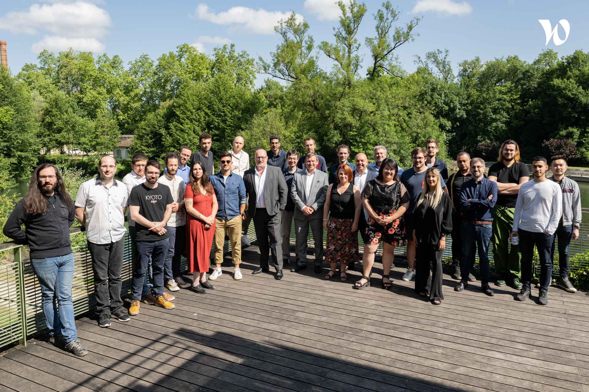 Experts Scub échangeant sur une architecture Cloud et DevOps